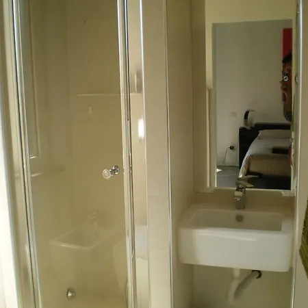 Gallia House לינה וארוחת בוקר